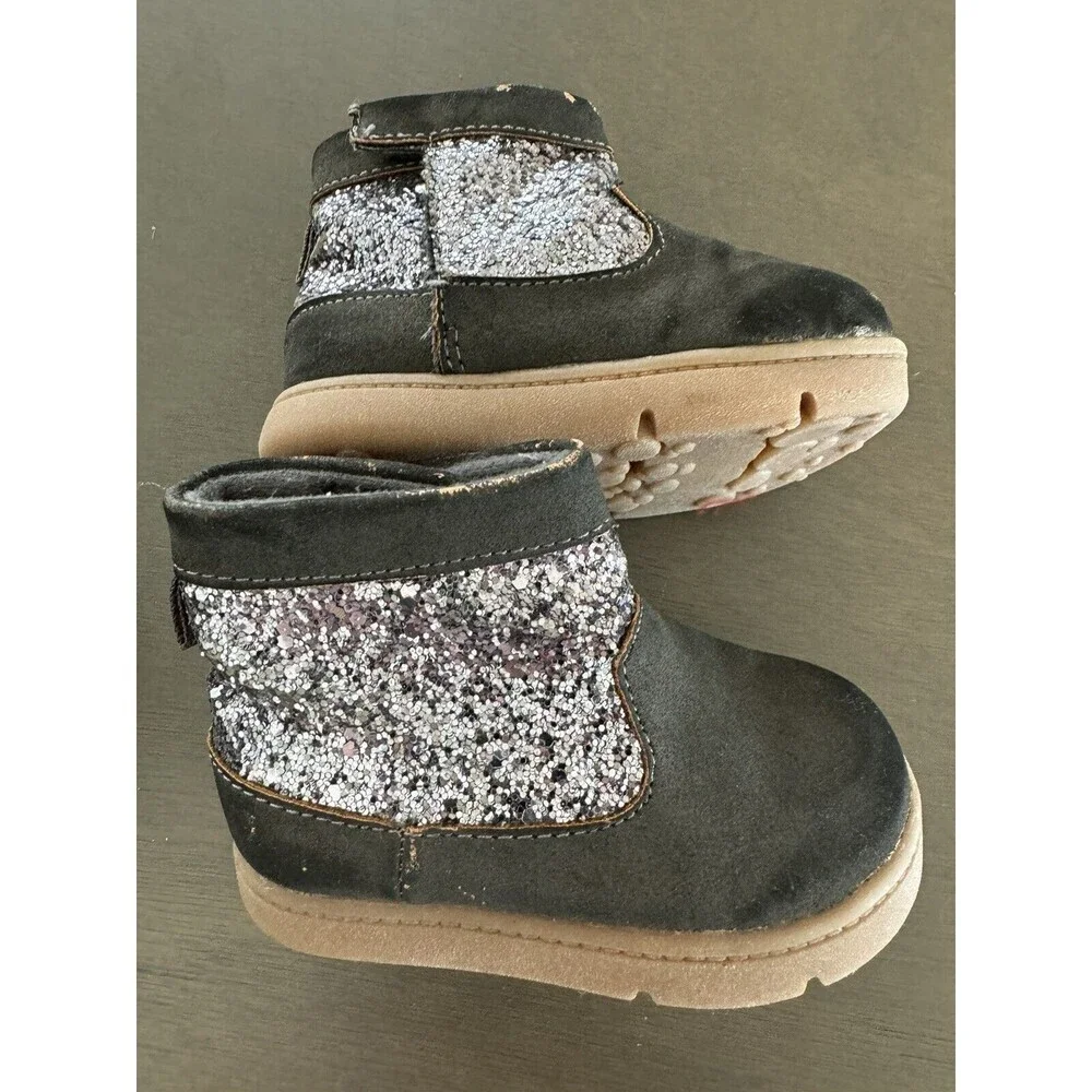 baby girl shoes bundle black Mary Jane + carter's boots glitter size 4 toddler